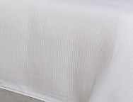 Colcha Jacquard Reversible Kummel color Blanco